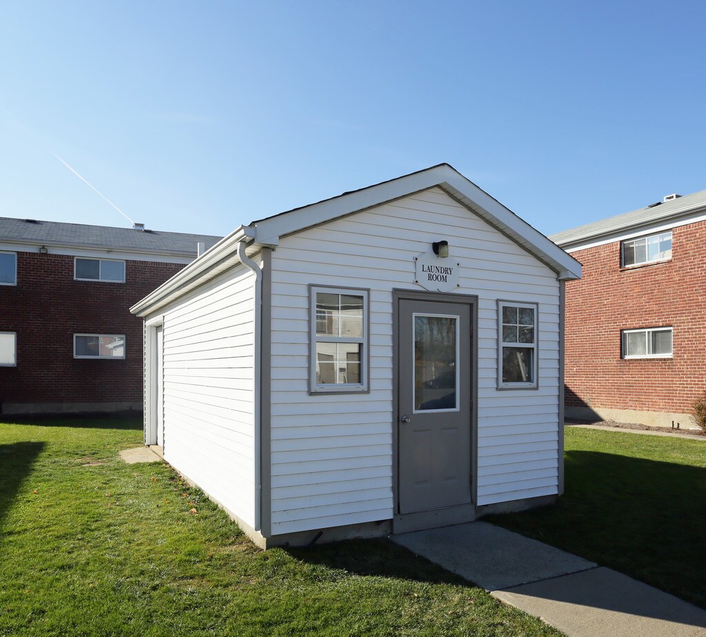 Brookwood at Bay Shore Bay Shore, NY Apartments