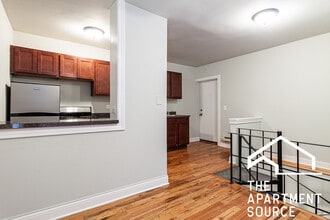 809 W Cornelia Ave, Unit 208 in Chicago, IL - Building Photo - Building Photo