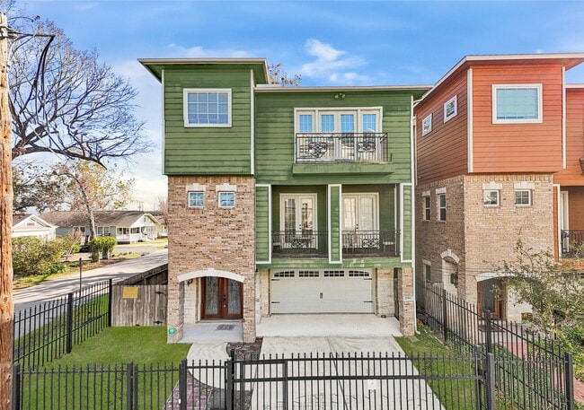 2736 Cortlandt St in Houston, TX - Building Photo - Building Photo