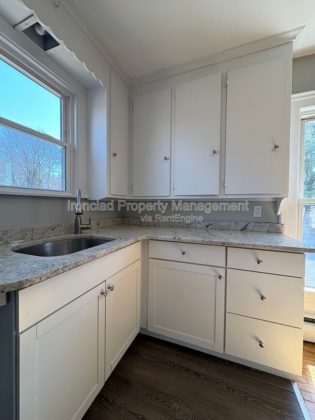 818 Pine St in Bristol, CT - Building Photo - Building Photo