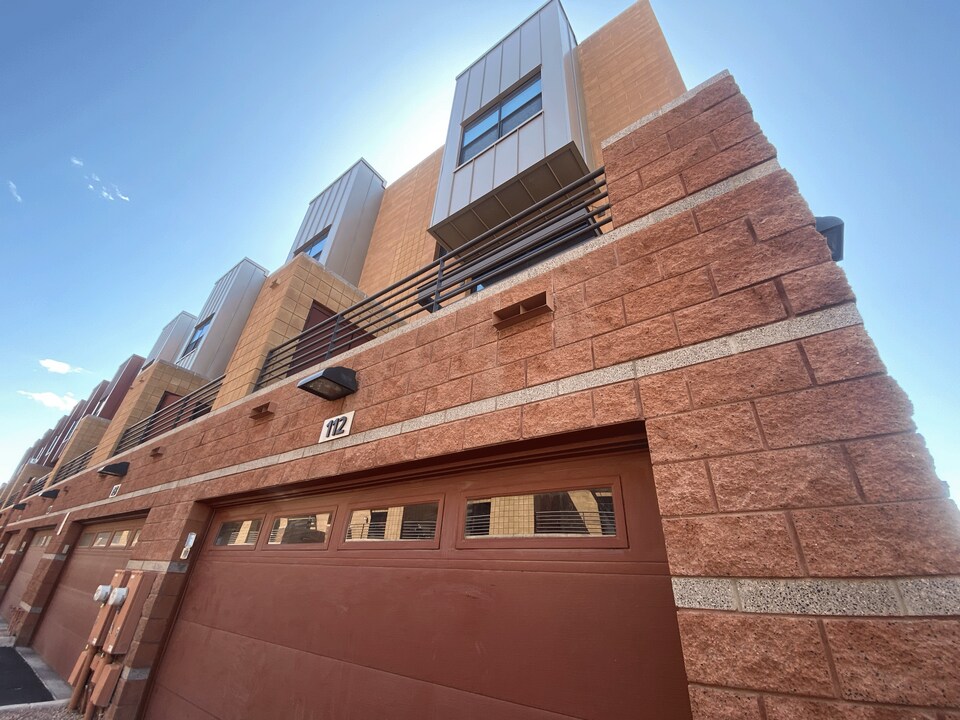 330 S Farmer Ave in Tempe, AZ - Building Photo