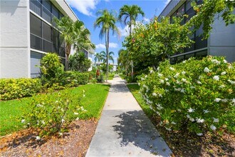 788 Park Shore Dr in Naples, FL - Foto de edificio - Building Photo