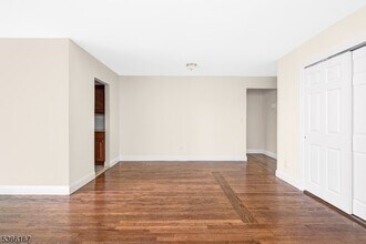372 S Washington Ave in Bergenfield, NJ - Building Photo - Building Photo