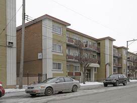 4826 de Courtrai in Montréal, QC - Building Photo