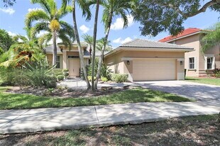 1600 Blue Jay Cir in Weston, FL - Building Photo