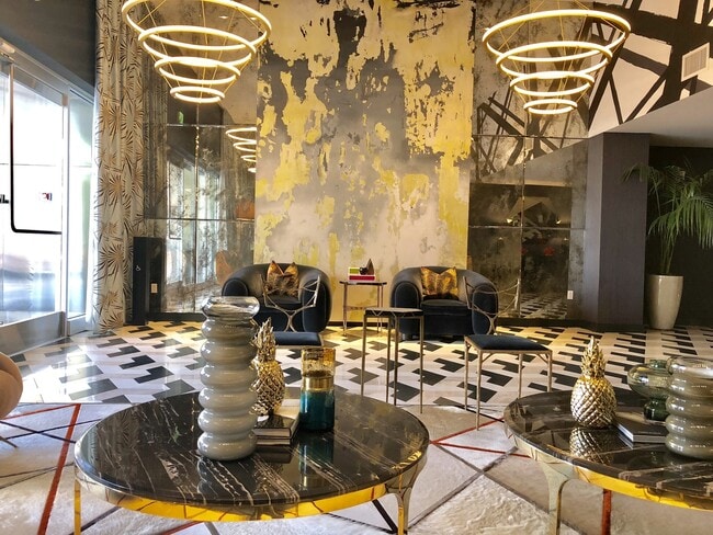 1050 S Grand Ave in Los Angeles, CA - Building Photo - Building Photo