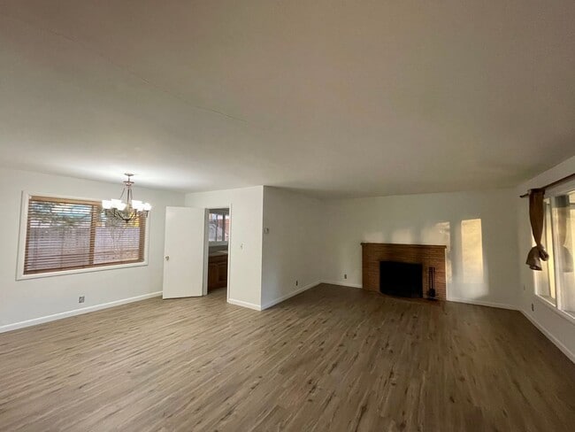 11765 SW Butner Rd in Portland, OR - Building Photo - Building Photo