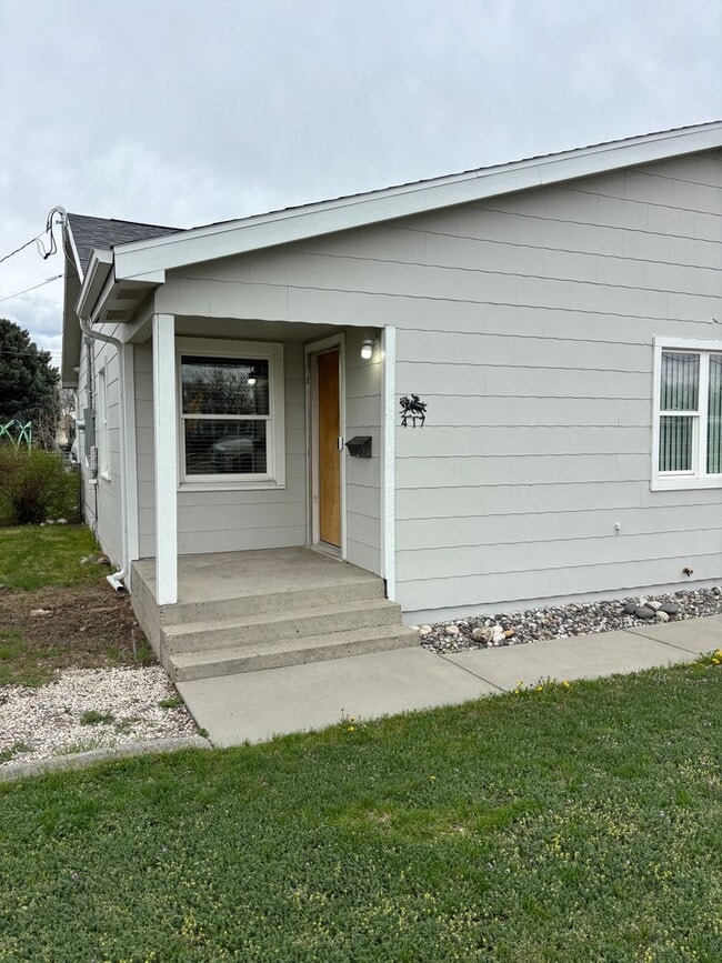 512 1/2-417 1/2 16th St W in Billings, MT - Building Photo - Building Photo