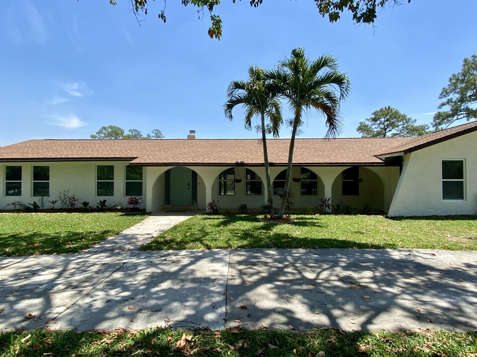 16605 115th Ave N in Jupiter, FL - Building Photo