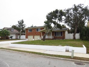 122 Magnolia Dr in Ormond Beach, FL - Building Photo - Building Photo
