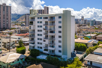 Lime tree Apartments in Honolulu, HI - Building Photo - Building Photo