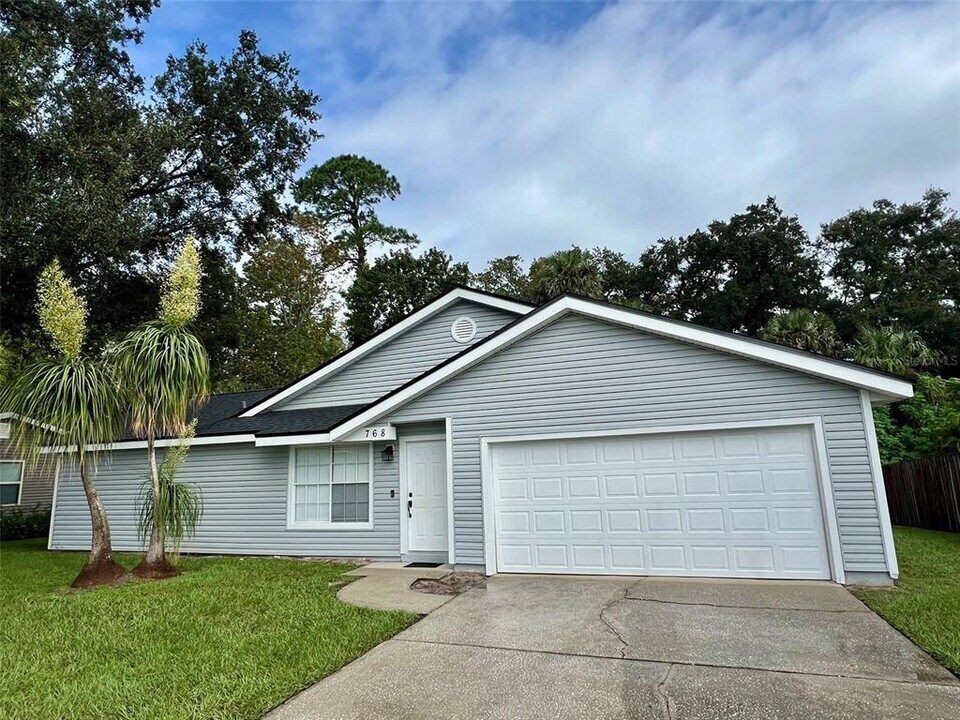 768 Crows Bluff Ln in Sanford, FL - Building Photo