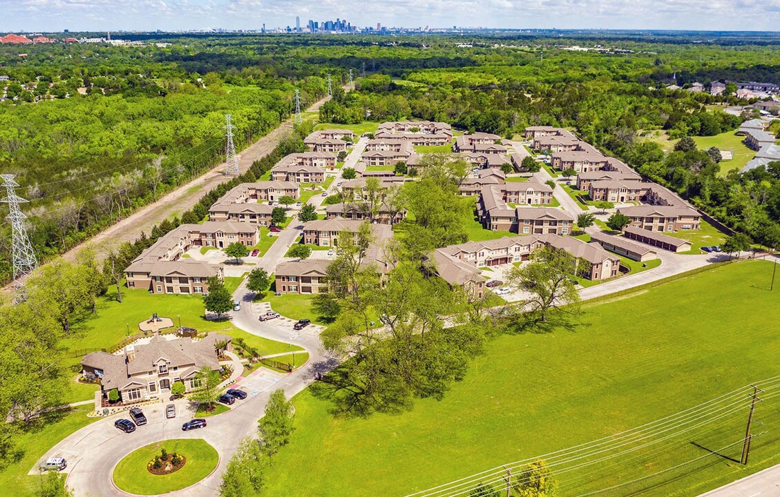 Highland Hills in Dallas, TX - Foto de edificio