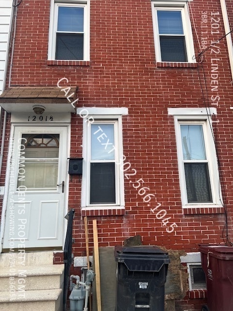 property at 1201 1/2 Linden St