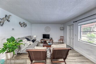 200 NE 12th Ave in Hallandale Beach, FL - Building Photo - Building Photo