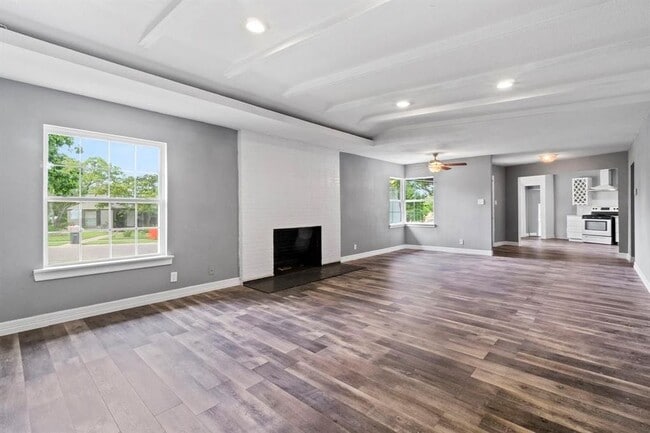 1910 Danube Dr, Unit 1910 Danube in Dallas, TX - Building Photo - Building Photo