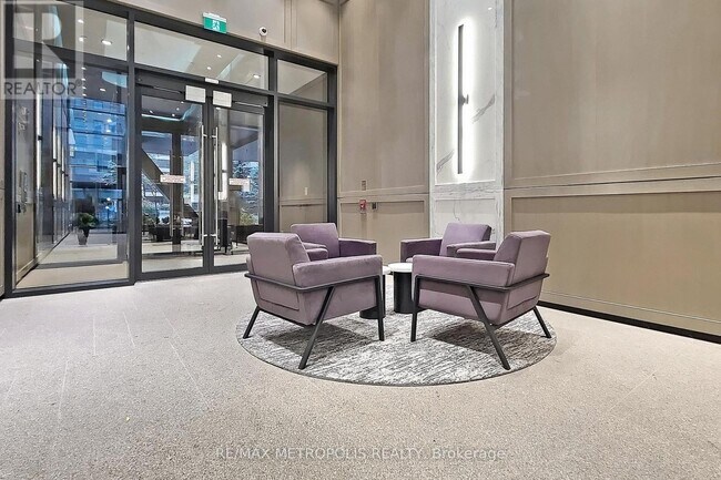 488 University Ave in Toronto, ON - Building Photo - Building Photo