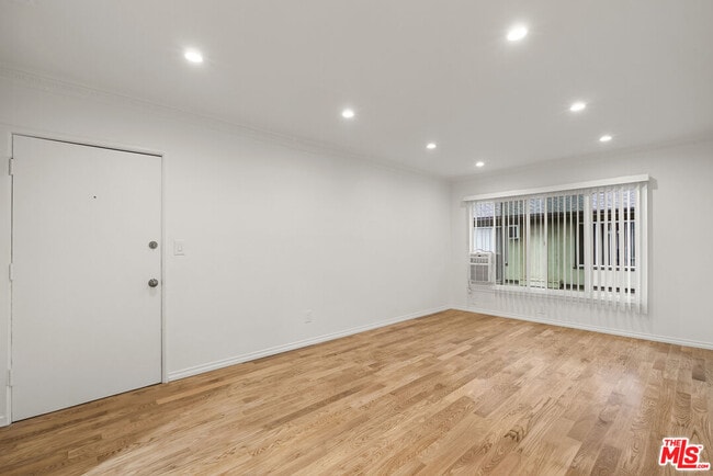 property at 1235 N Harper Ave