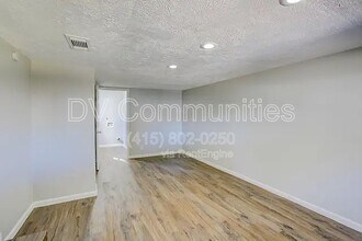717 E Republic Ave in Baytown, TX - Building Photo - Building Photo