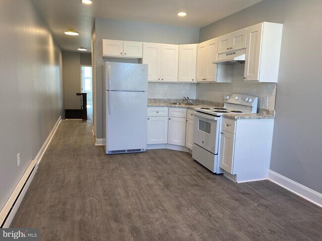 property at 1223 W Silver St