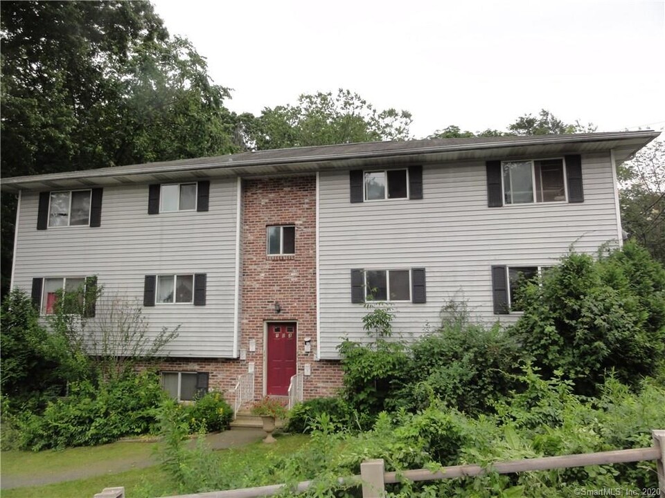 103 Ledgeside Ave in Waterbury, CT - Building Photo