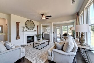 108 Auburn Gate Ln in Auburn, GA - Foto de edificio - Building Photo