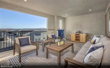 8683 Luxuriant Ave in Las Vegas, NV - Building Photo - Building Photo