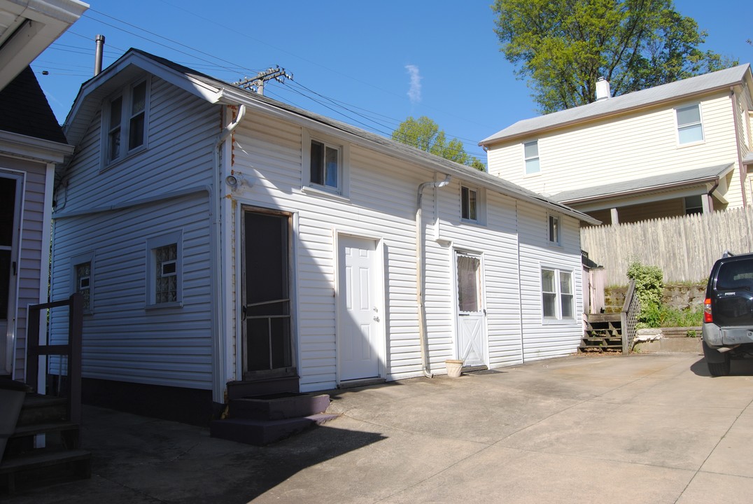 1806 2nd St in Cuyahoga Falls, OH - Building Photo