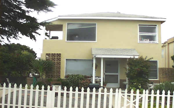 4946-4952 1/2 Del Mar Ave in San Diego, CA - Building Photo