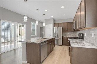 18932 High Point Blvd in Denver, CO - Building Photo - Building Photo