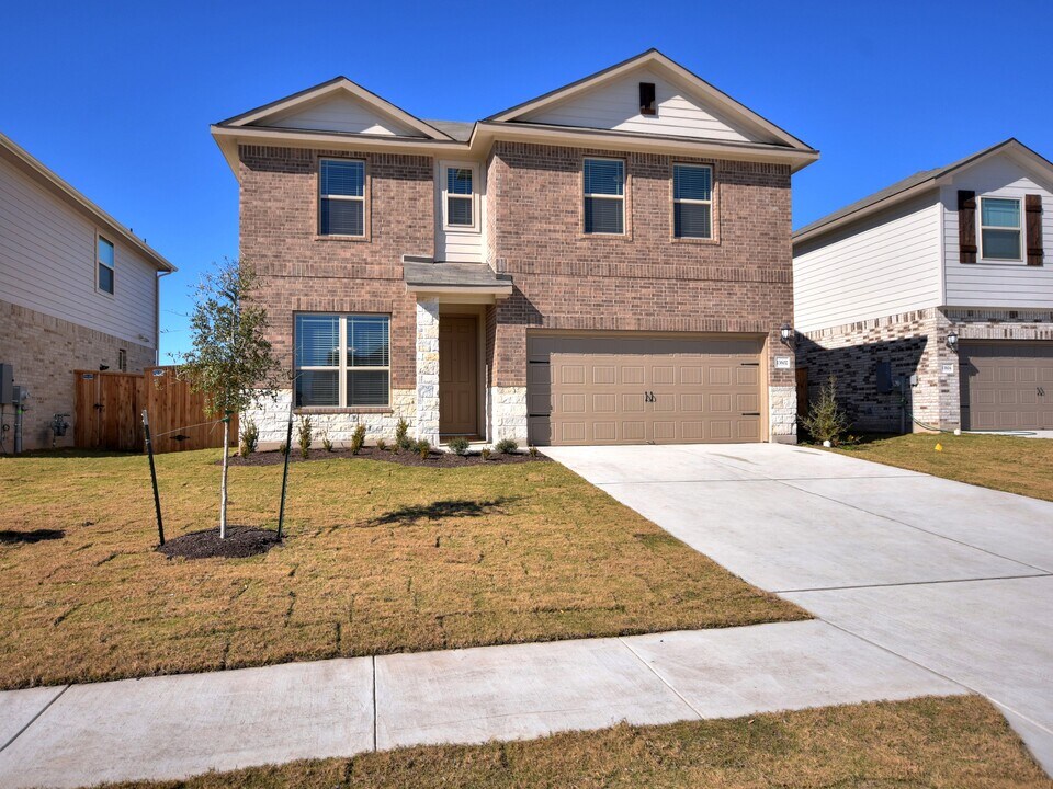 13602 Rosebud Isle Dr in Manor, TX - Building Photo