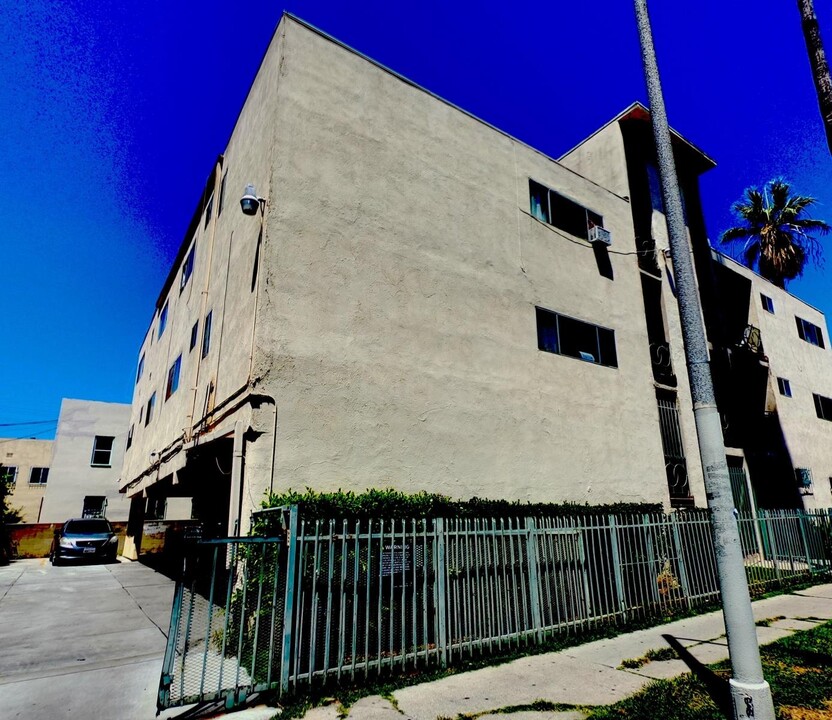 5501 Sierra Vista Ave in Los Angeles, CA - Foto de edificio