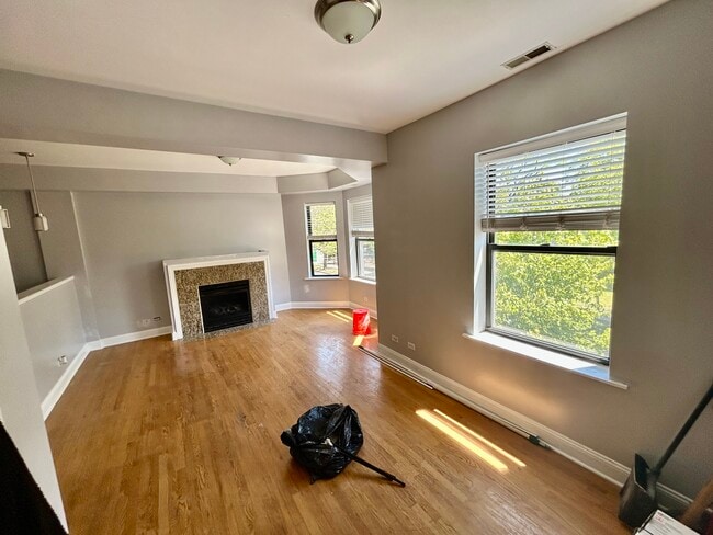 1140 E Marquette Rd, Unit 2D in Chicago, IL - Building Photo - Building Photo