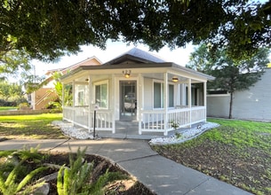 423 E 8th St in Corona, CA - Foto de edificio - Building Photo