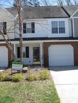 17 Pickwick Pl in Greensboro, NC - Building Photo