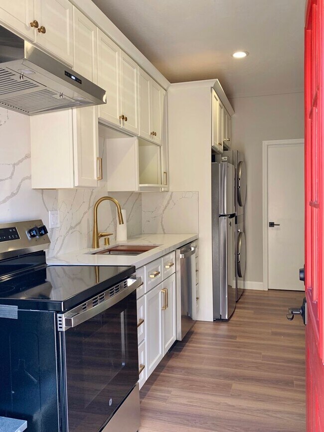 900 Apricot Ln in Hollister, CA - Building Photo - Building Photo
