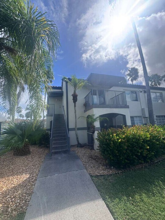 3421 Winkler Ave in Ft. Myers, FL - Building Photo