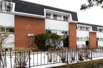 100 George Henry Blvd in Toronto, ON - Building Photo - Building Photo