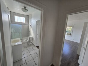 608 N St Andrews Pl, Unit 5 in Los Angeles, CA - Foto de edificio - Building Photo