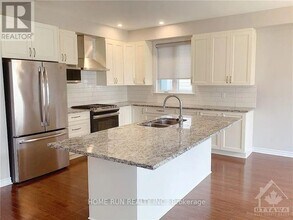 319 Brambling Way in Ottawa, ON - Building Photo - Building Photo