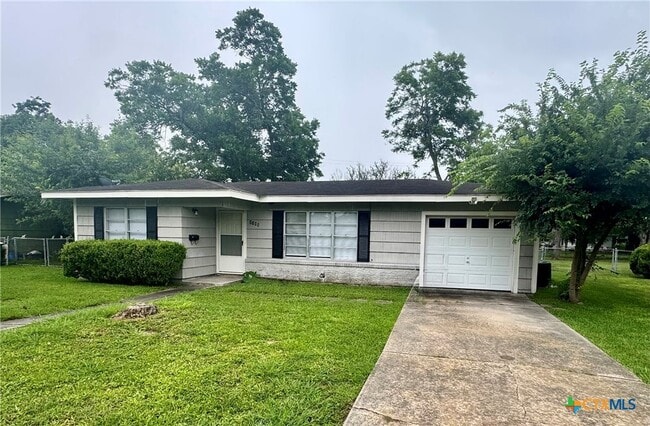 property at 2305 Anaqua Ave