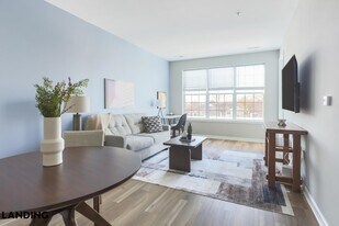 100 River Park Dr in Raritan, NJ - Building Photo