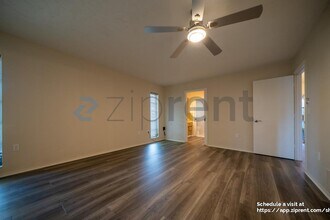 468 Laurencin Dr in Nokomis, FL - Foto de edificio - Building Photo