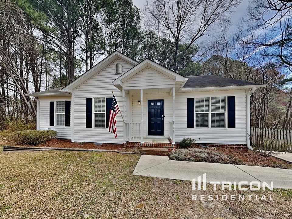 1004 Girder Ct in Fuquay Varina, NC - Foto de edificio