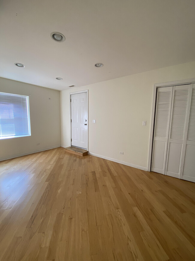4005 W Waveland Ave in Chicago, IL - Building Photo - Building Photo