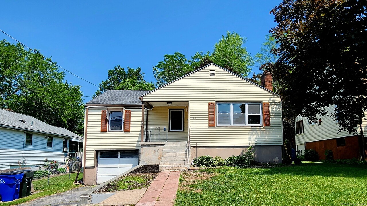 58 Jackson Ave in West Hartford, CT - Building Photo