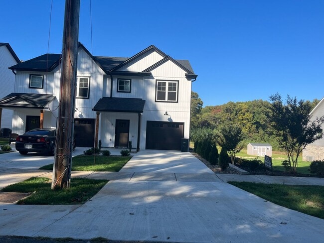 property at 1221 Lockewood Dr