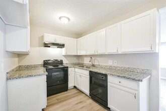 207 Long Dr in Baytown, TX - Building Photo - Building Photo