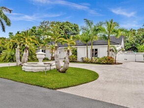 413 Tamarind Dr in Hallandale Beach, FL - Building Photo - Building Photo