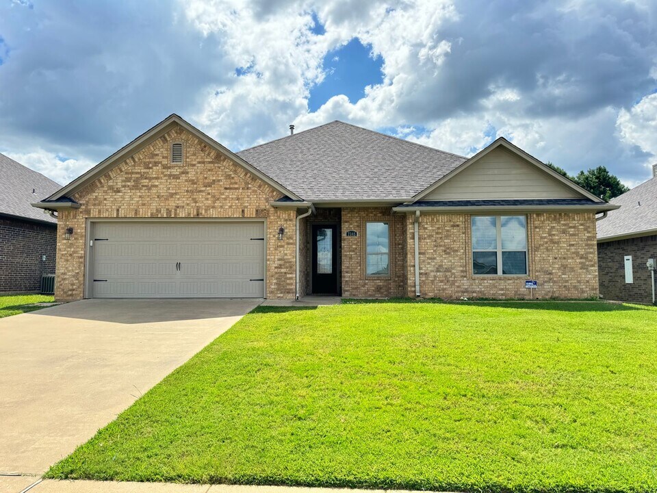 7345 Flat Rock Ln in Tyler, TX - Foto de edificio